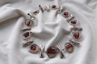 images/articles/Amber necklace 1.jpg photo