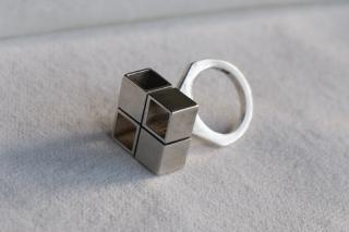 /images/articles/Kaplan box ring.jpg photo